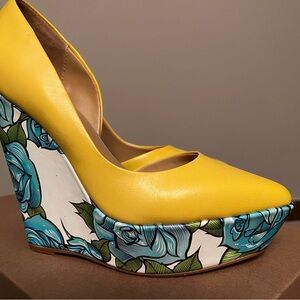 Chic Yellow Floral Platform Wedges